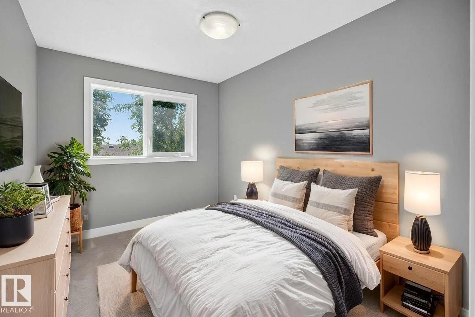 7909 105 AV NW NW