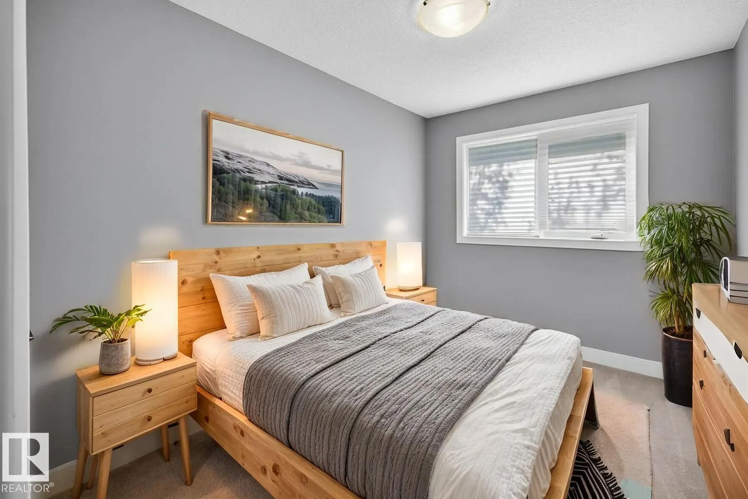 7909 105 AV NW NW