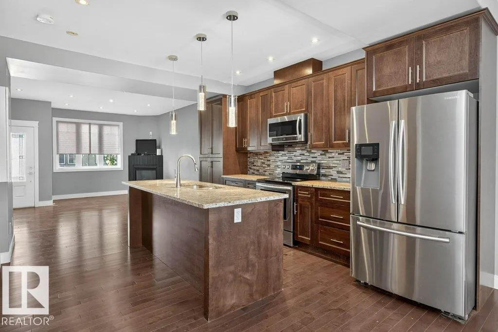 7909 105 AV NW NW