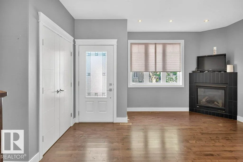 7909 105 AV NW NW