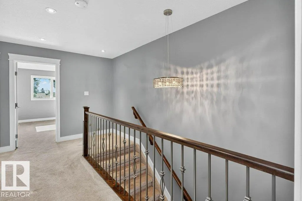 7909 105 AV NW NW