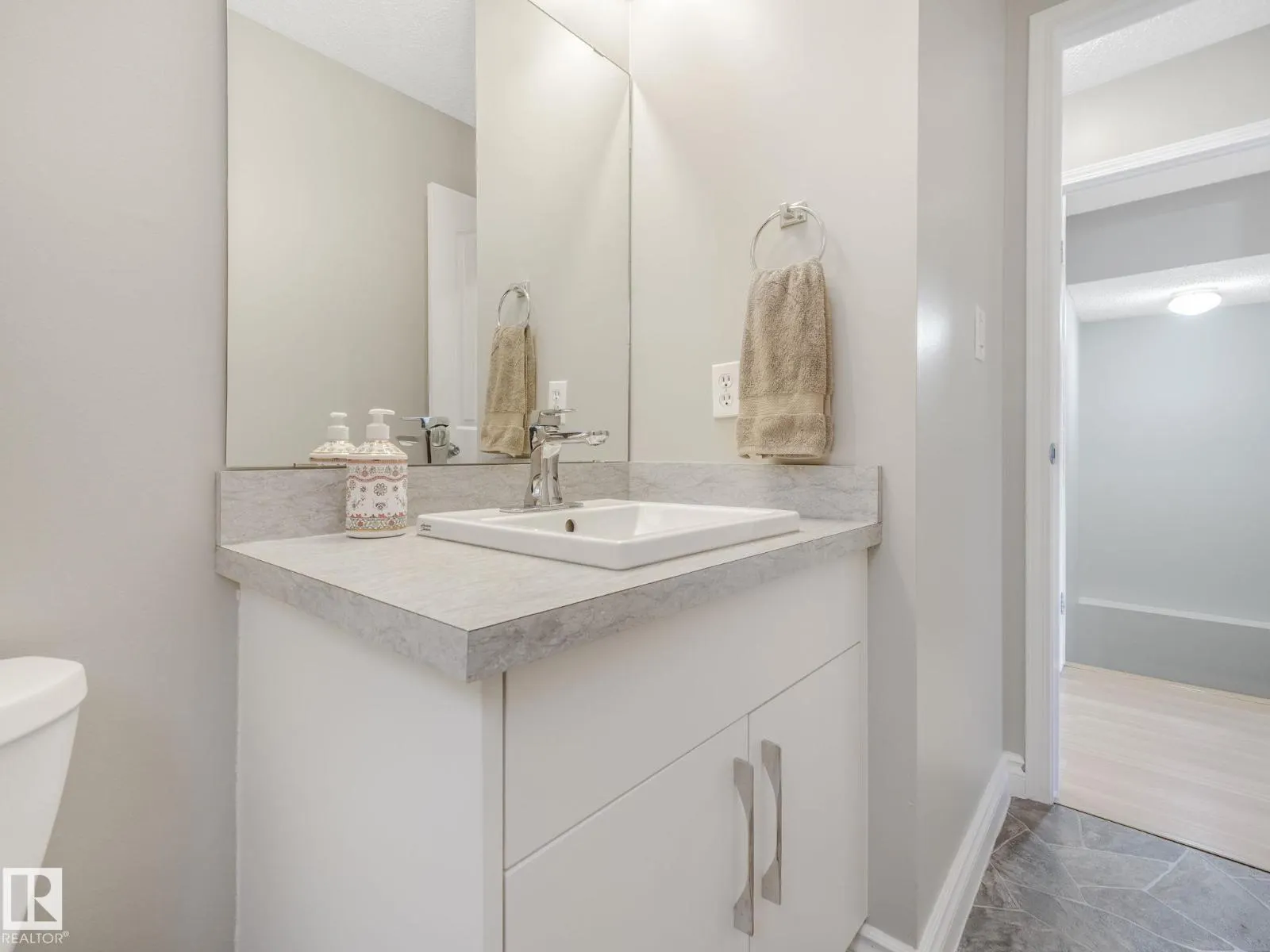 3515 42 AV NW