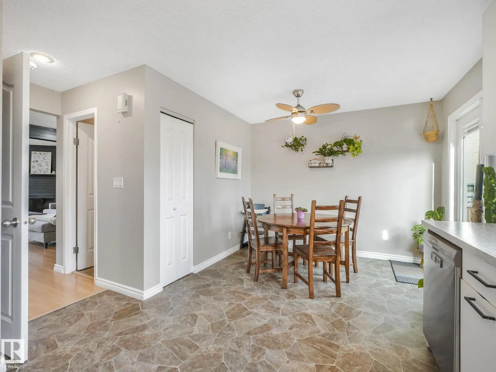 3515 42 AV NW