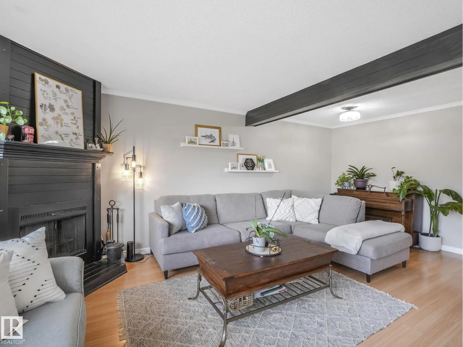3515 42 AV NW
