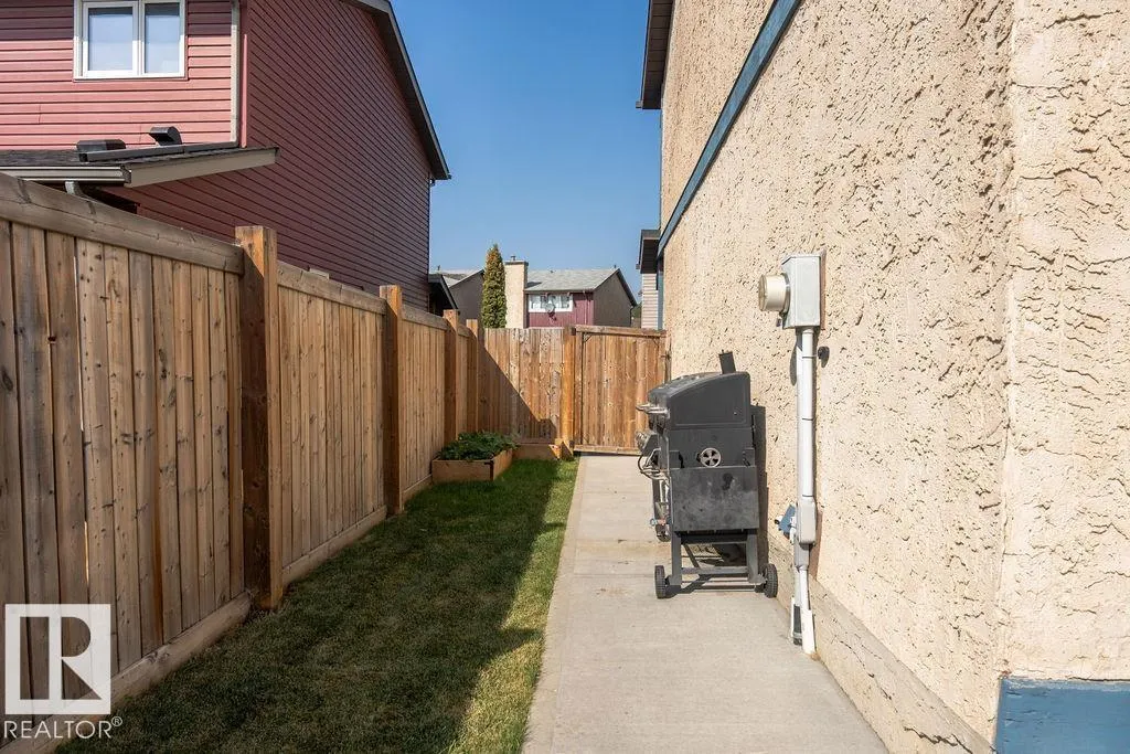 3515 42 AV NW