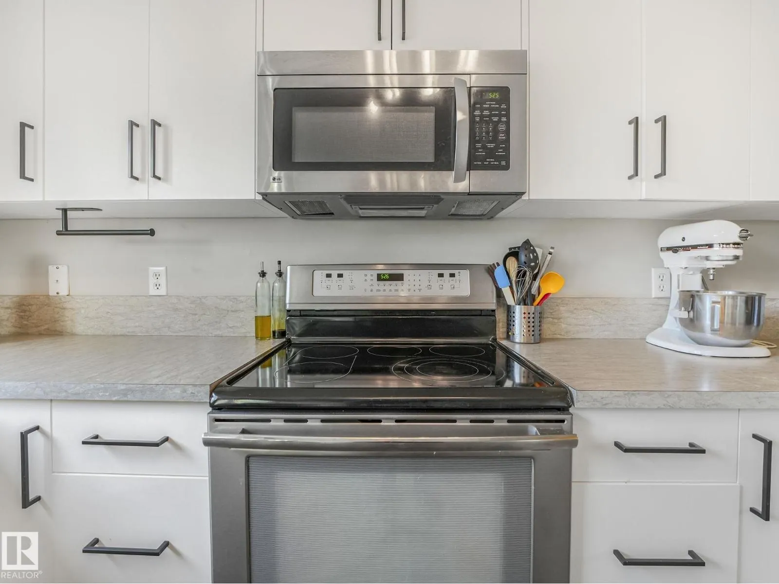 3515 42 AV NW