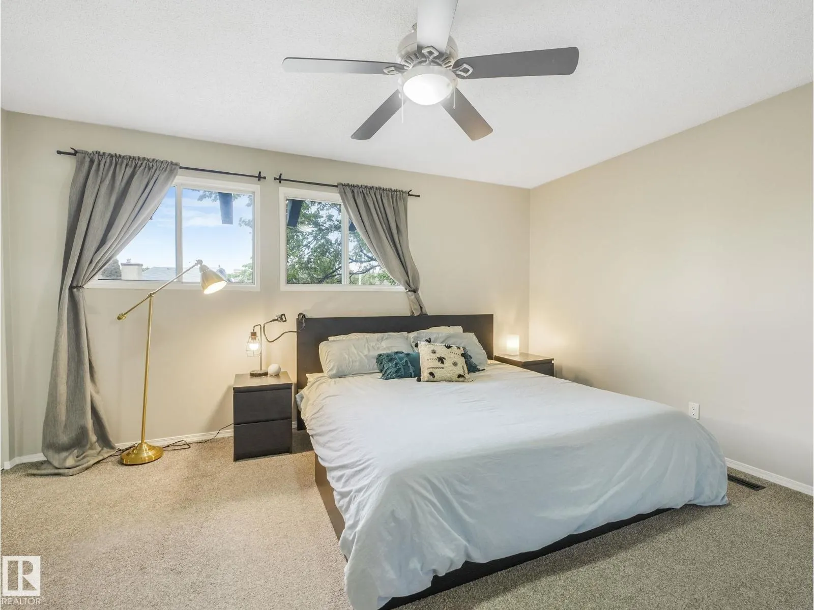 3515 42 AV NW