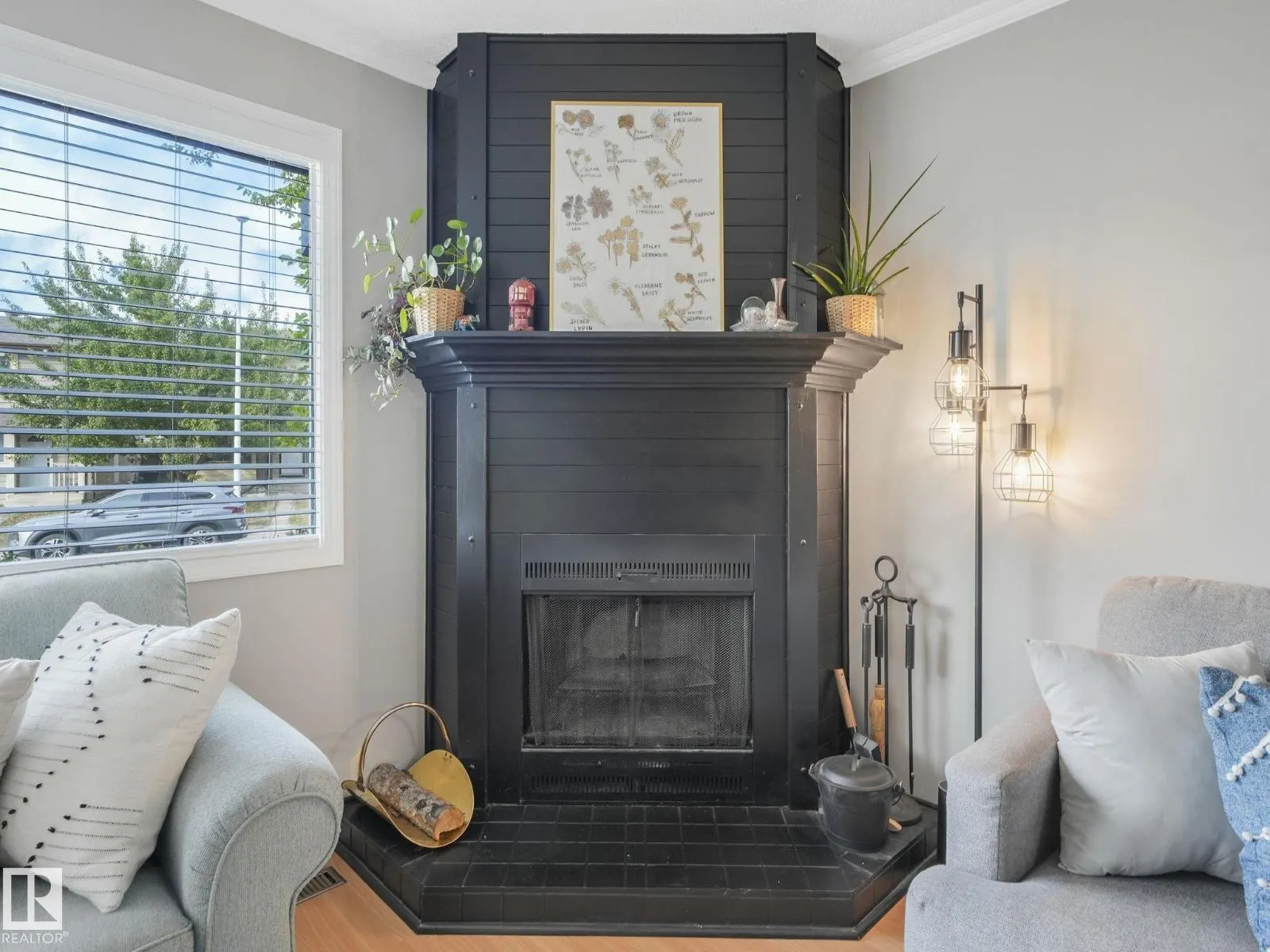 3515 42 AV NW