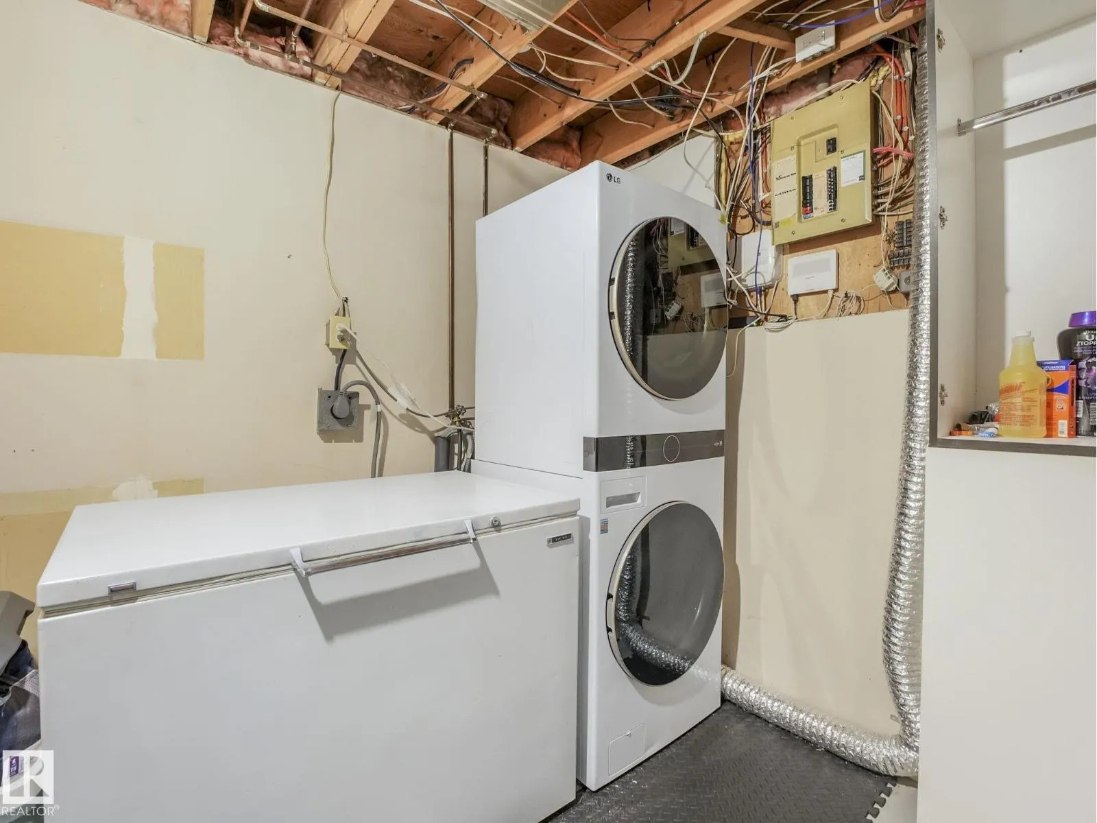 3515 42 AV NW