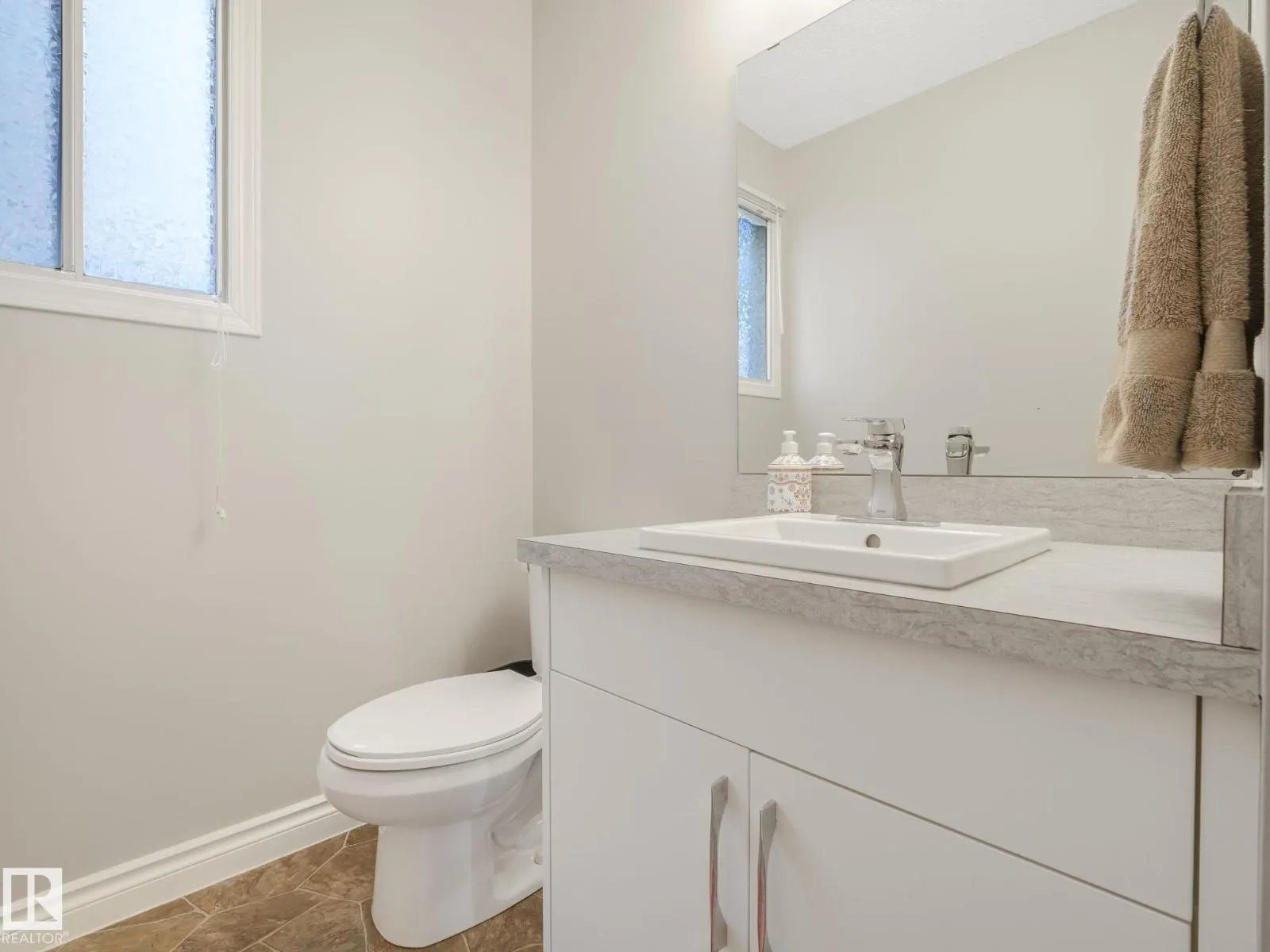 3515 42 AV NW