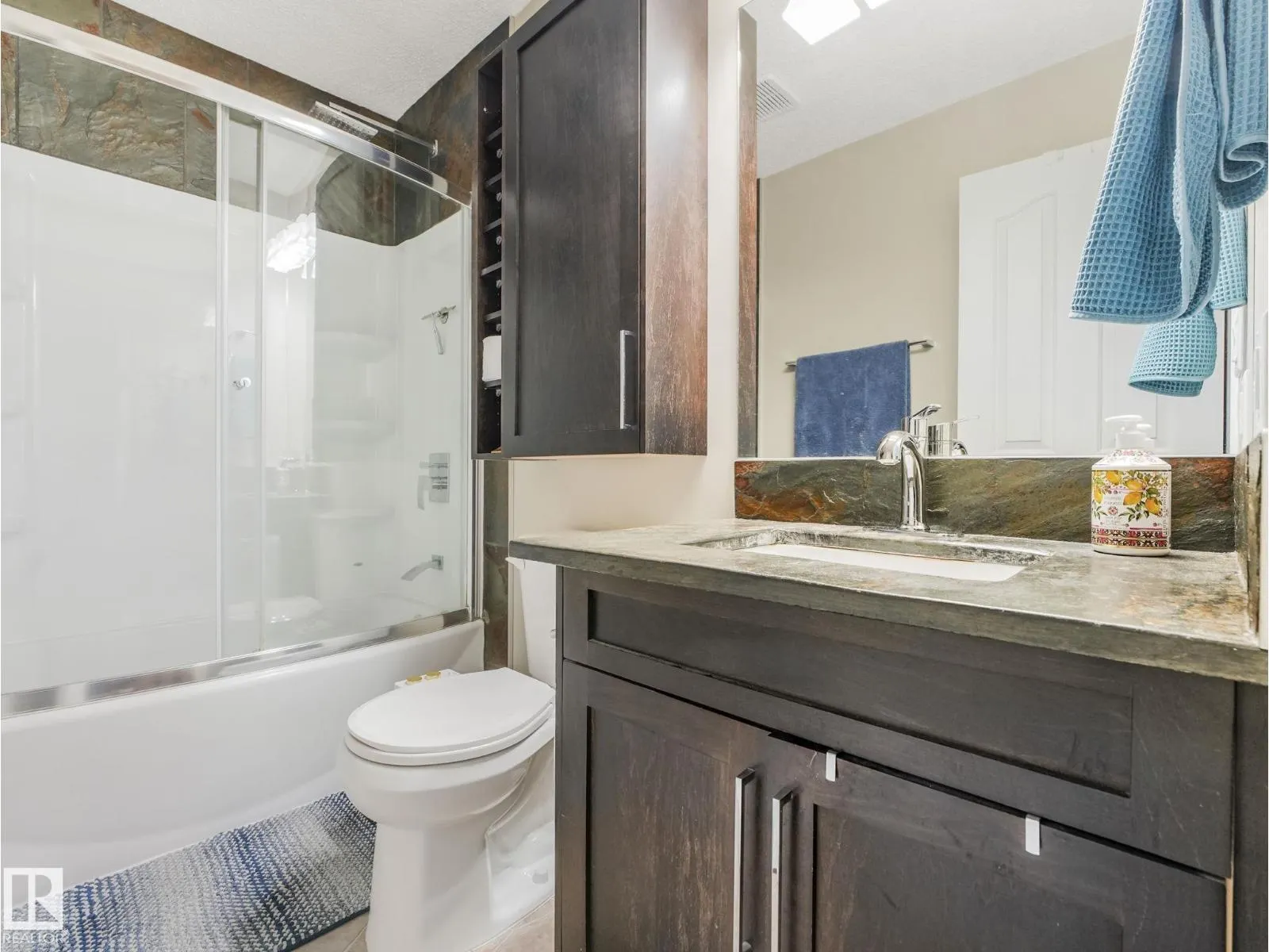 3515 42 AV NW
