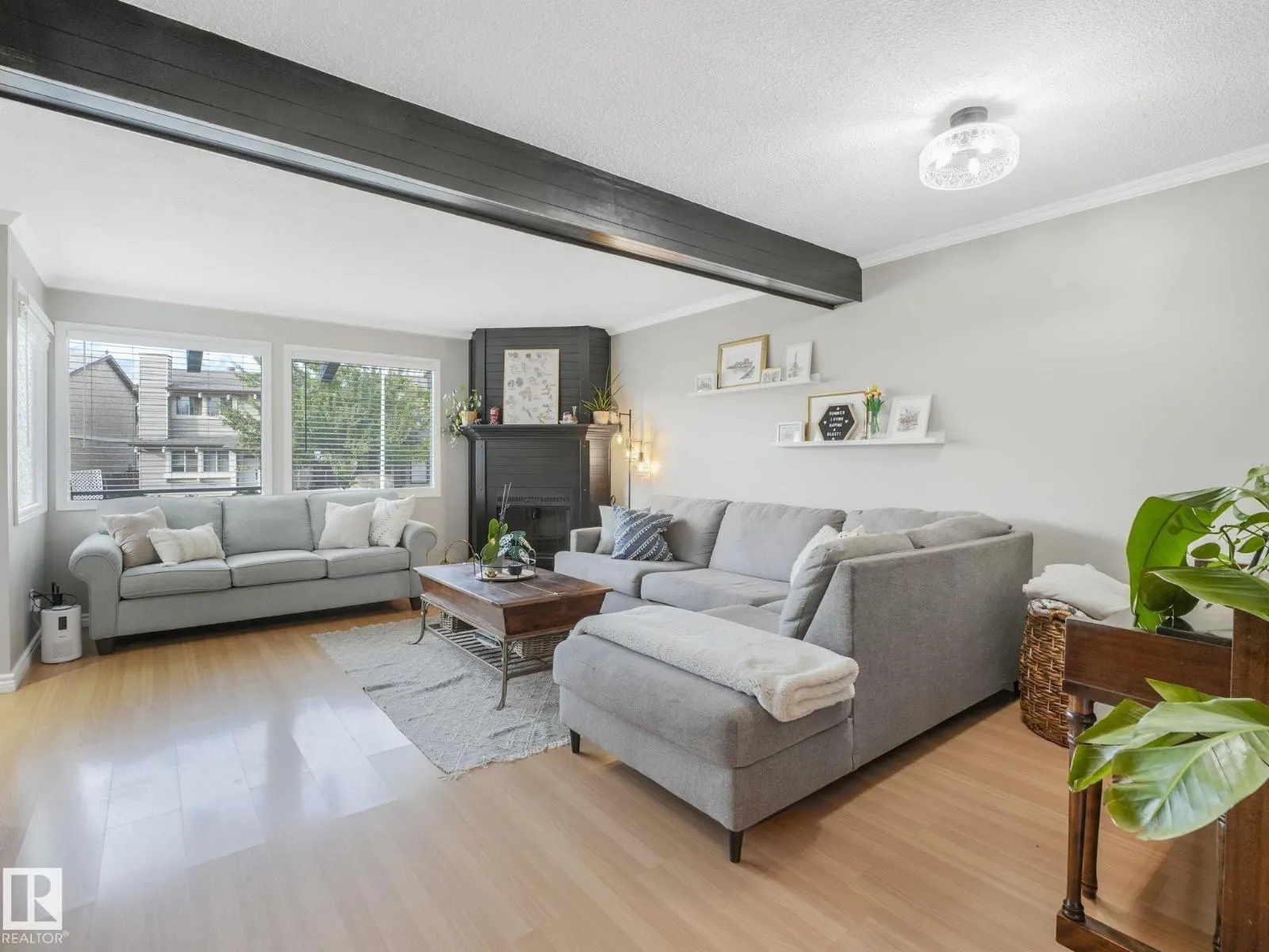 3515 42 AV NW