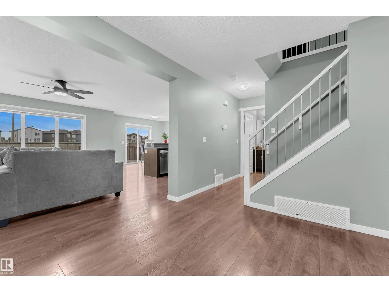 1651 28 ST NW