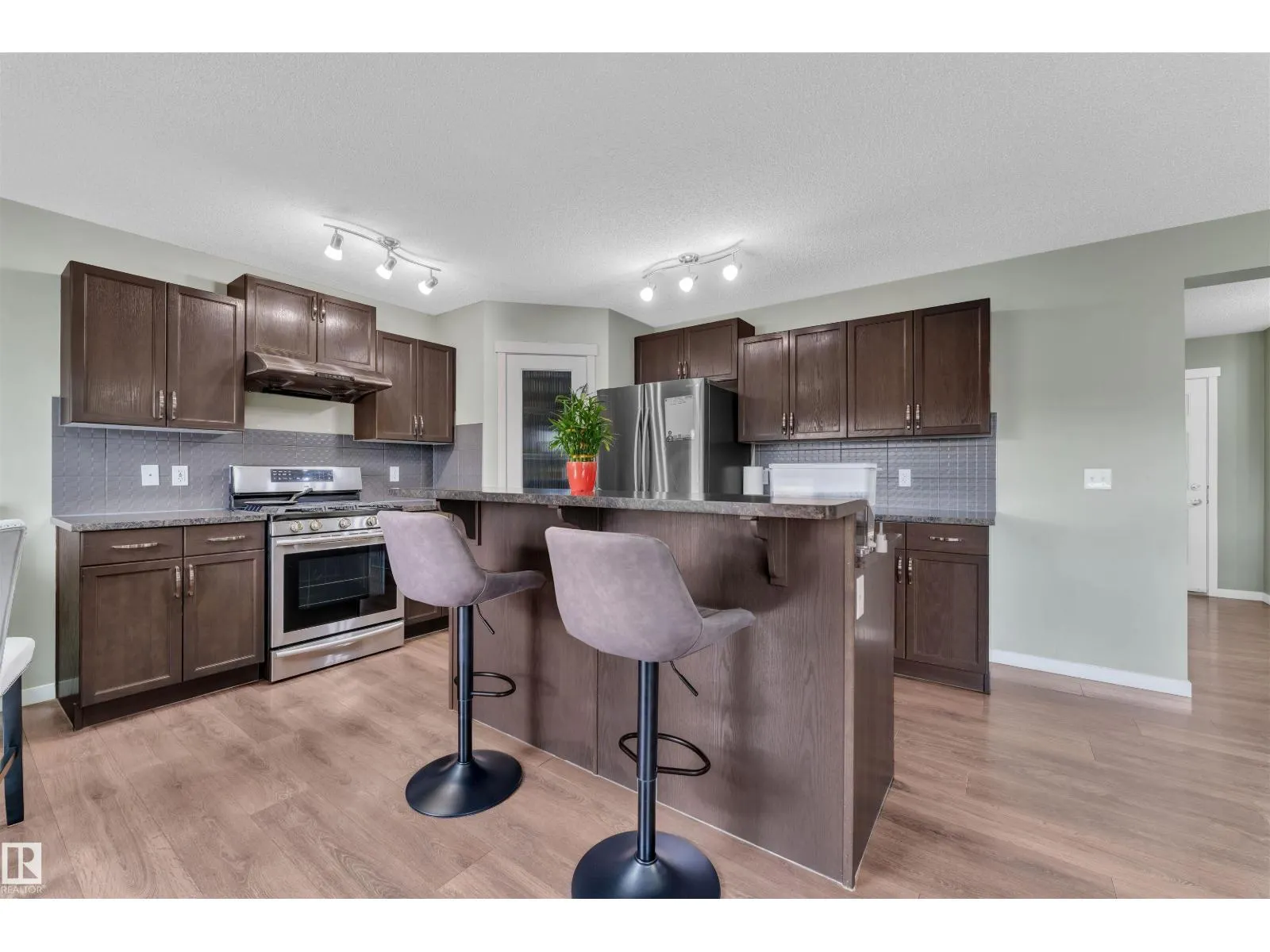 1651 28 ST NW