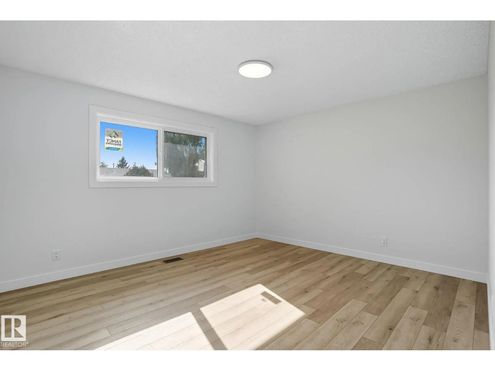11528 42 AV NW