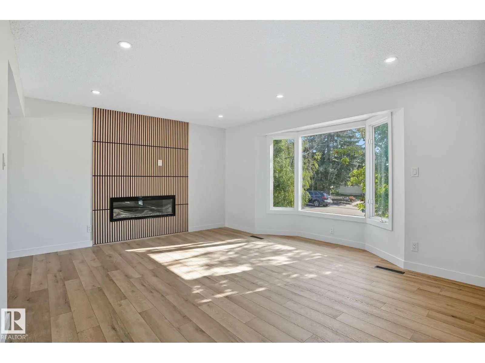 11528 42 AV NW