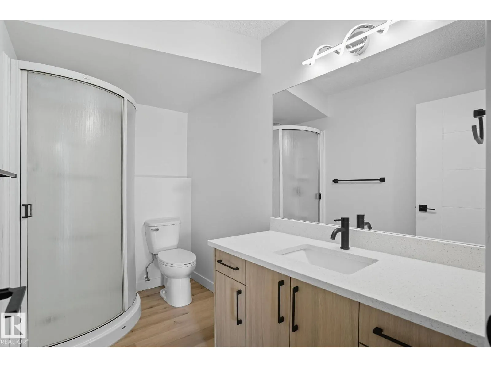 11528 42 AV NW
