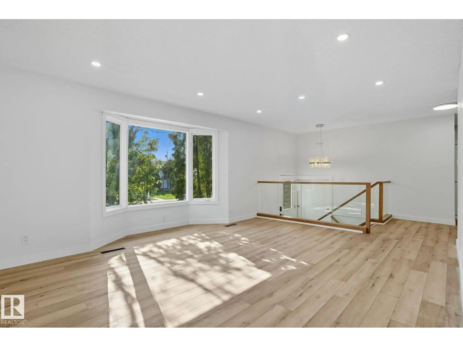 11528 42 AV NW