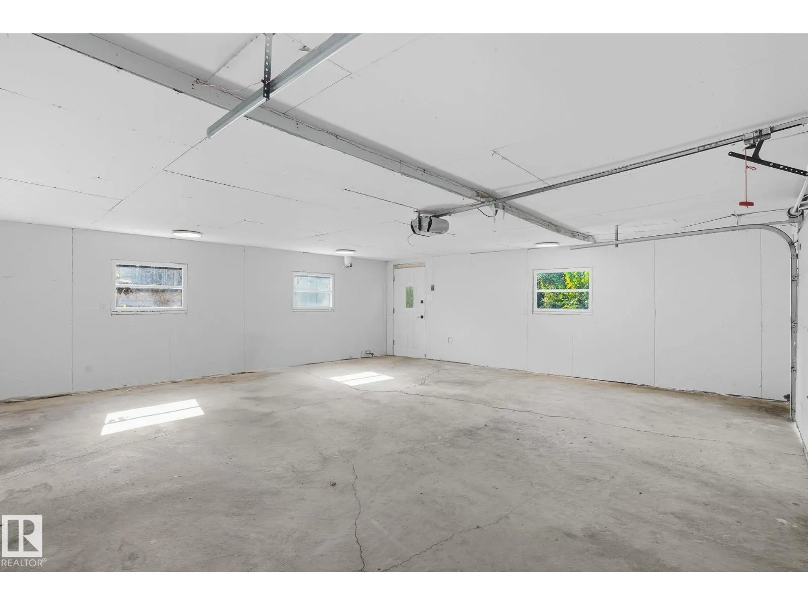 11528 42 AV NW
