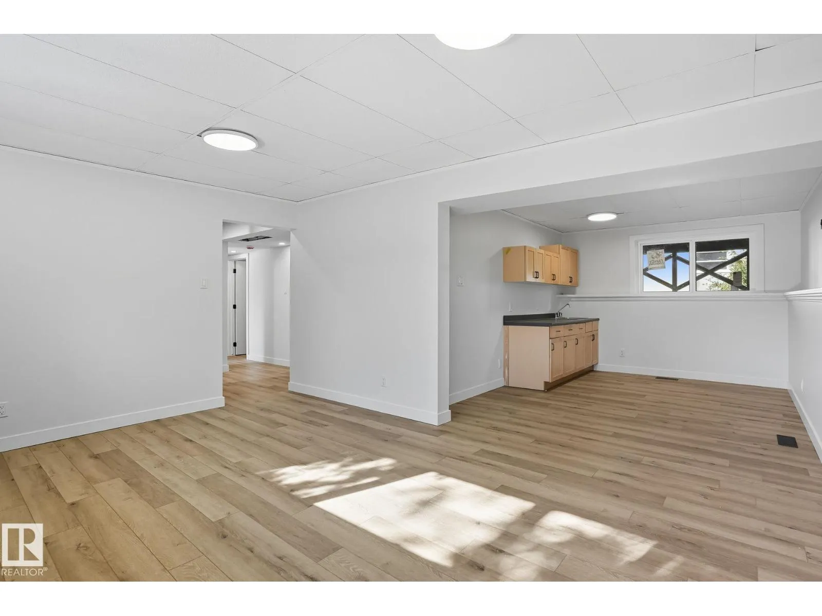11528 42 AV NW
