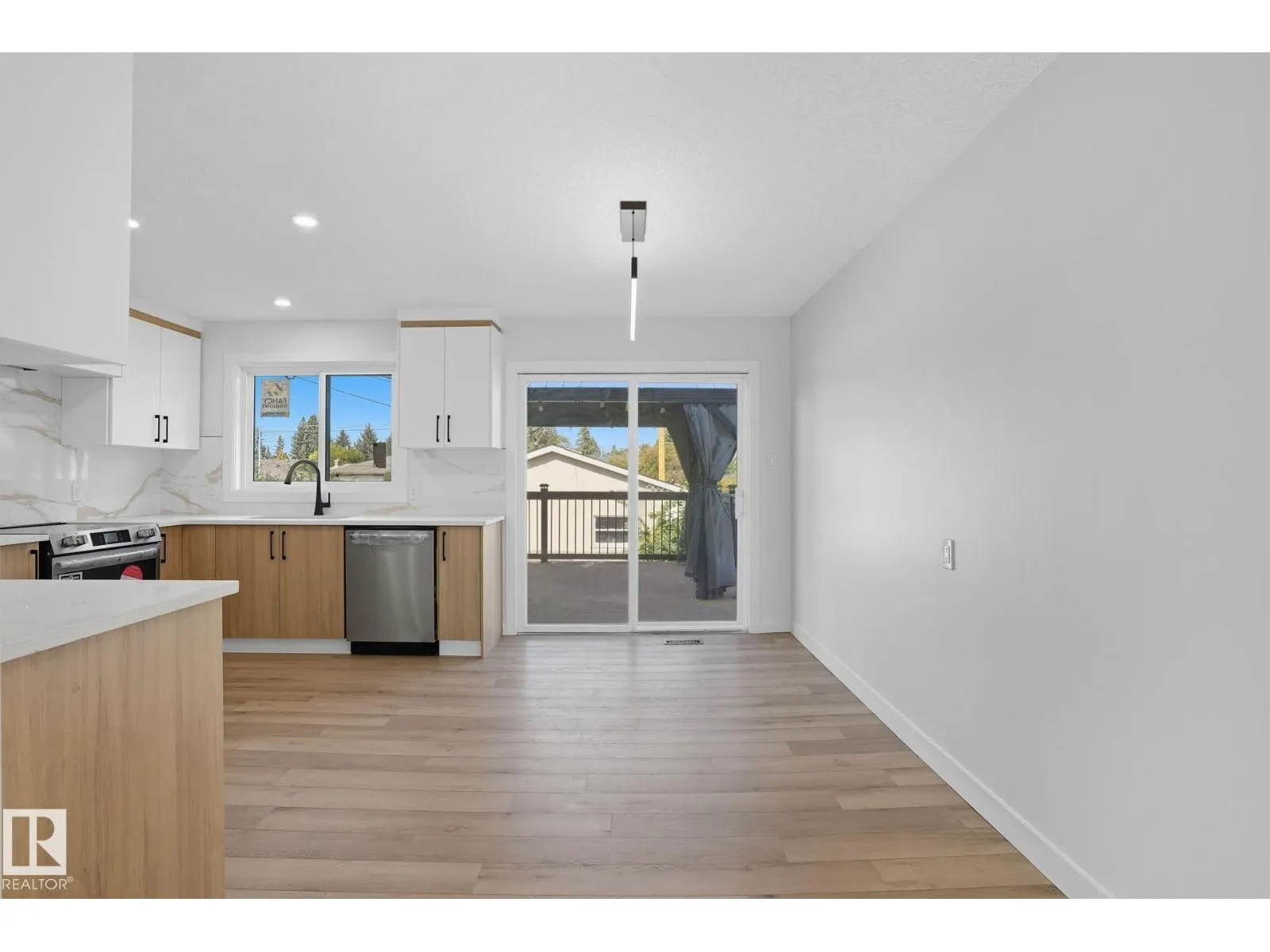 11528 42 AV NW