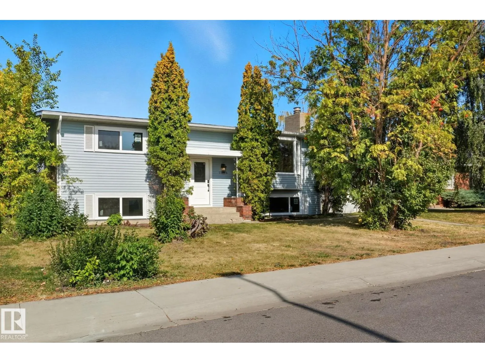 11528 42 AV NW