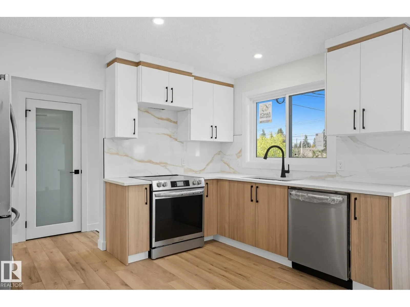 11528 42 AV NW