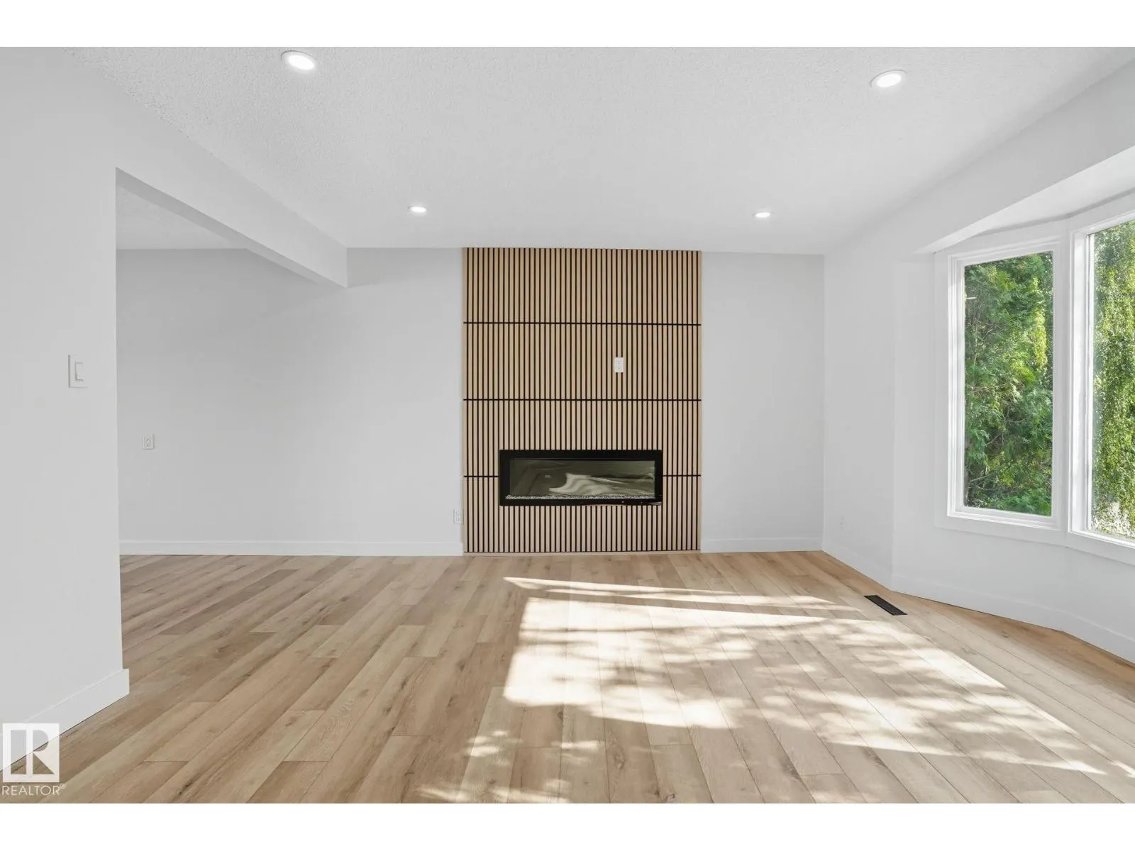 11528 42 AV NW
