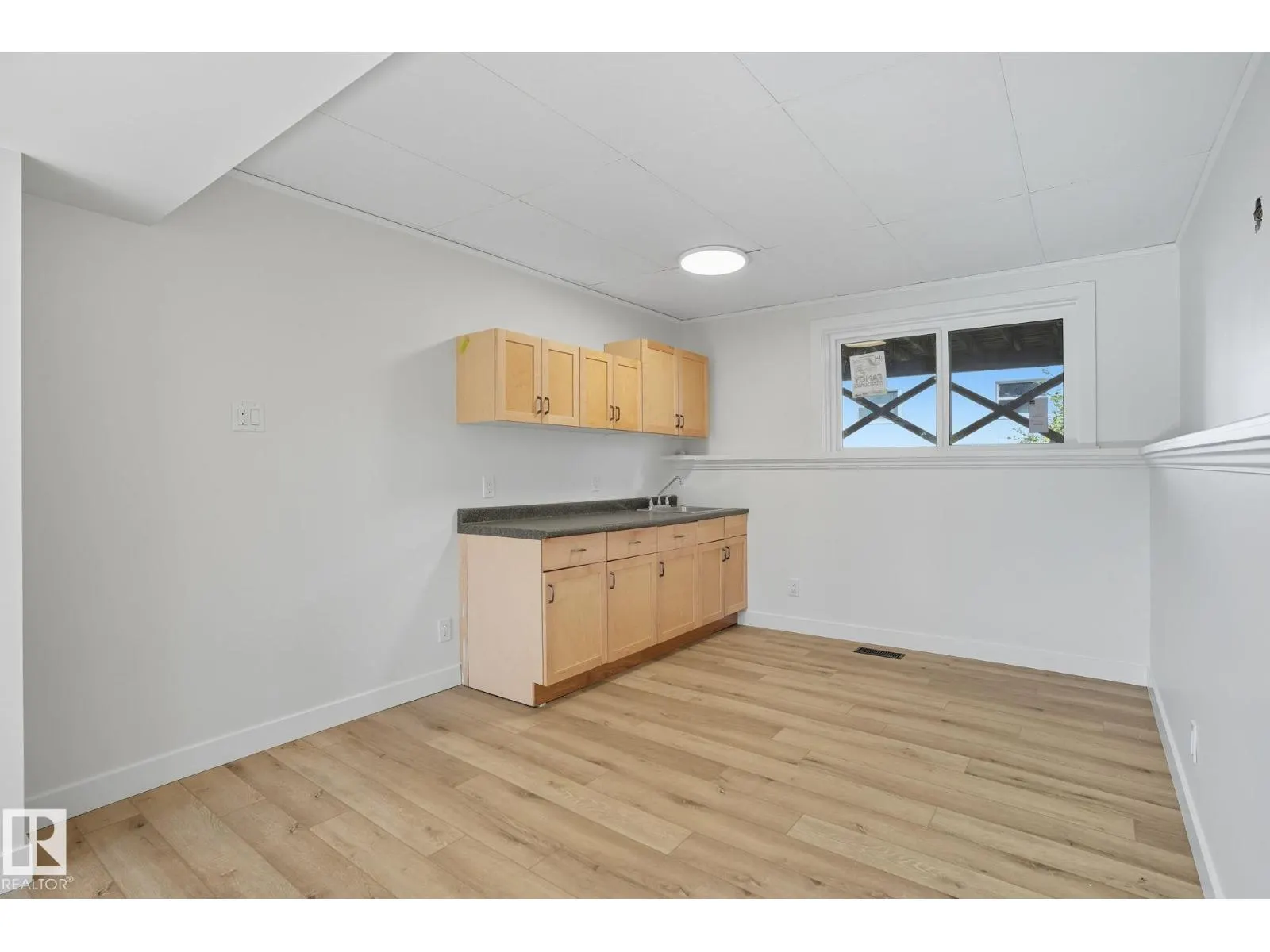 11528 42 AV NW