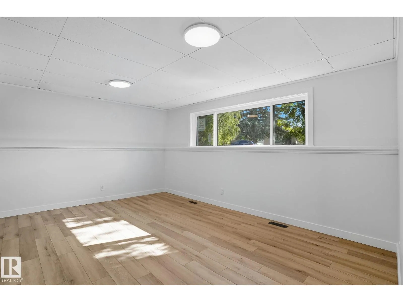11528 42 AV NW