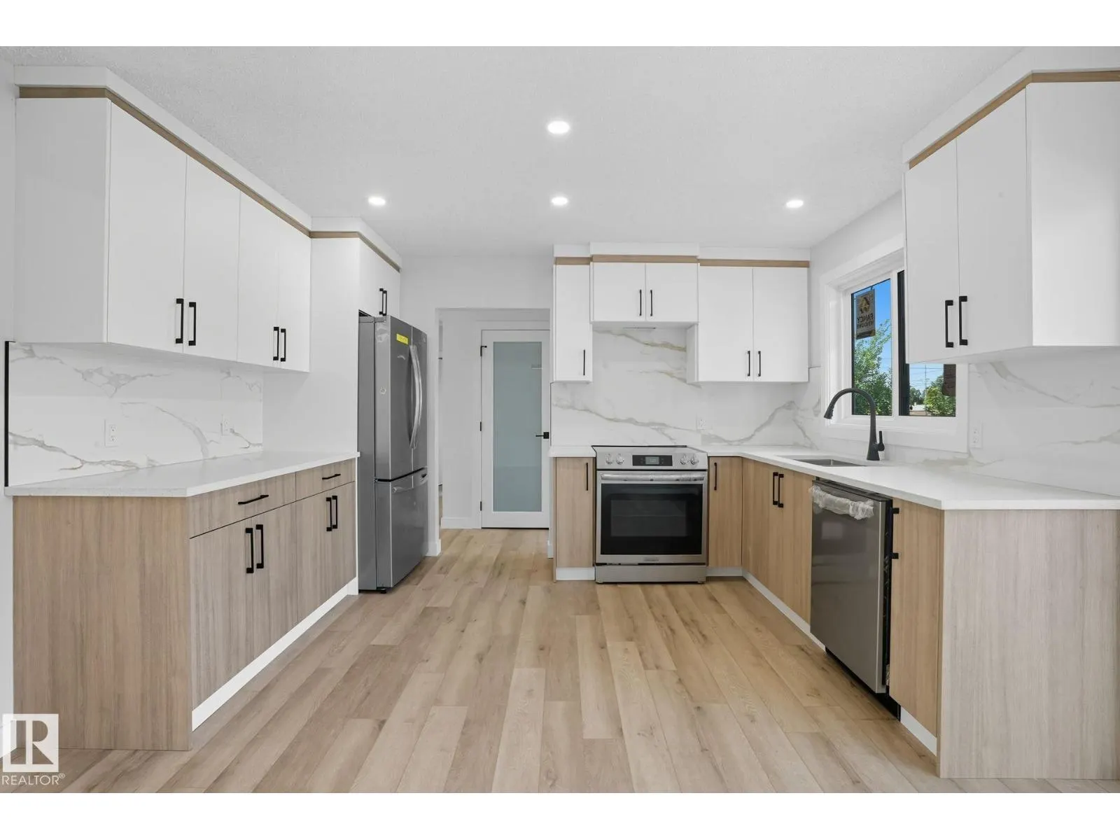 11528 42 AV NW