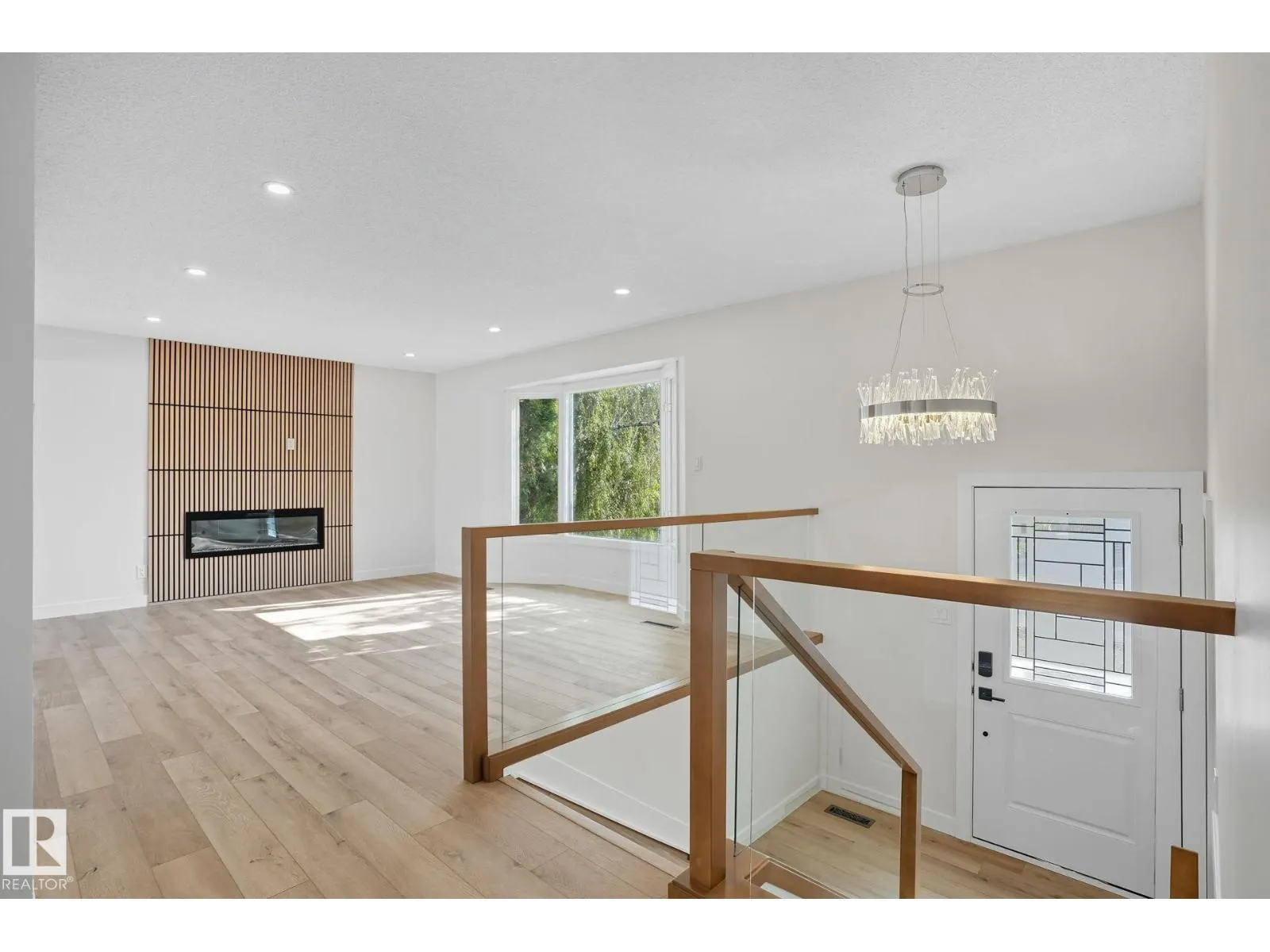 11528 42 AV NW