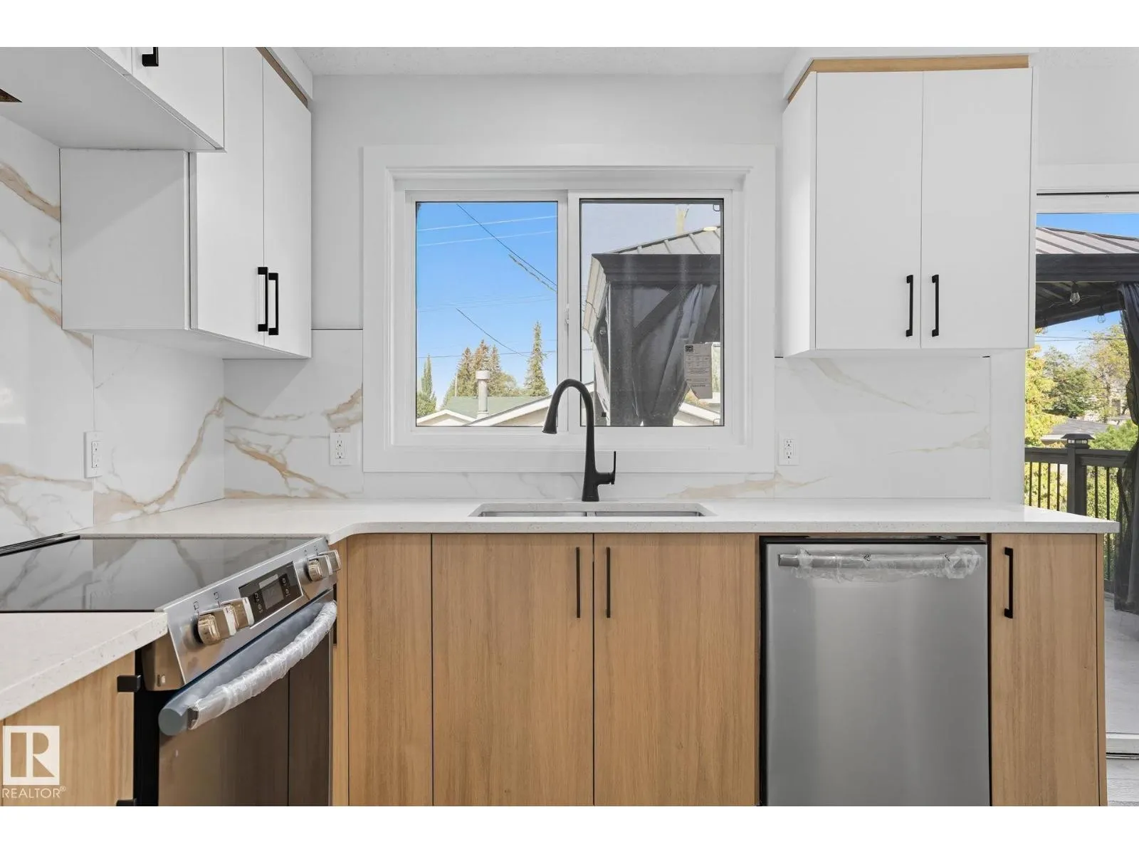 11528 42 AV NW
