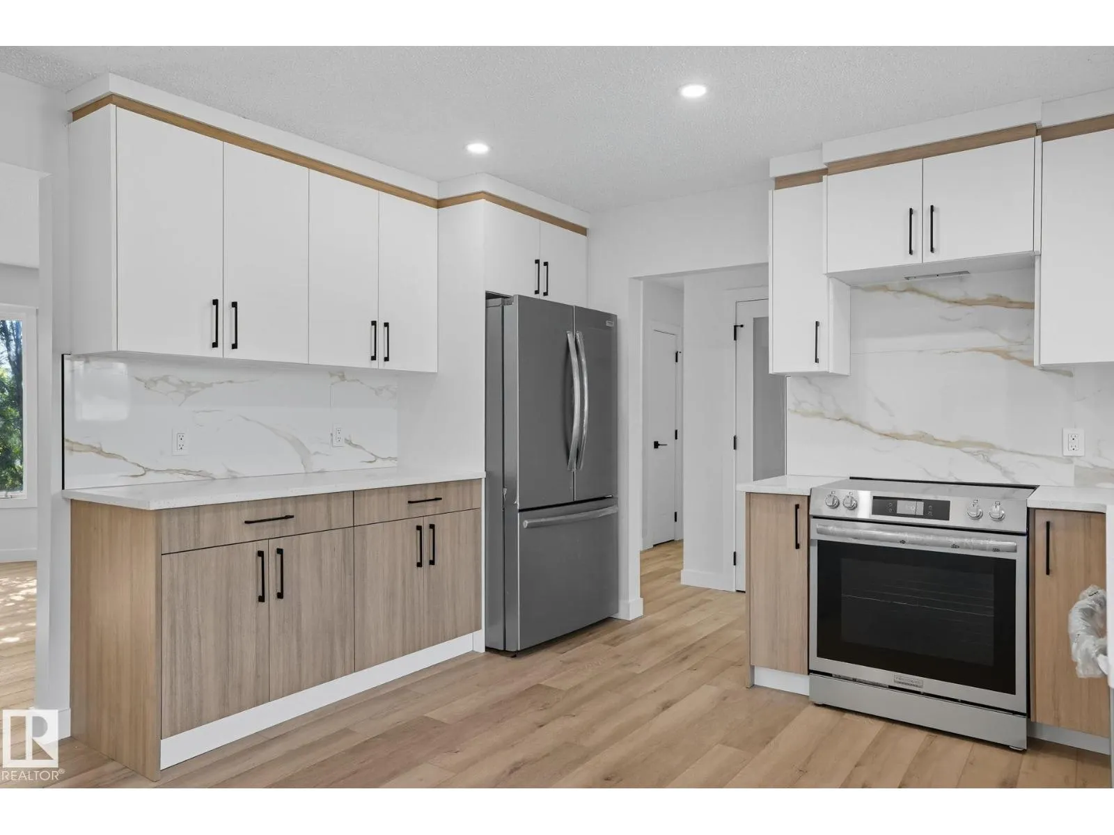 11528 42 AV NW