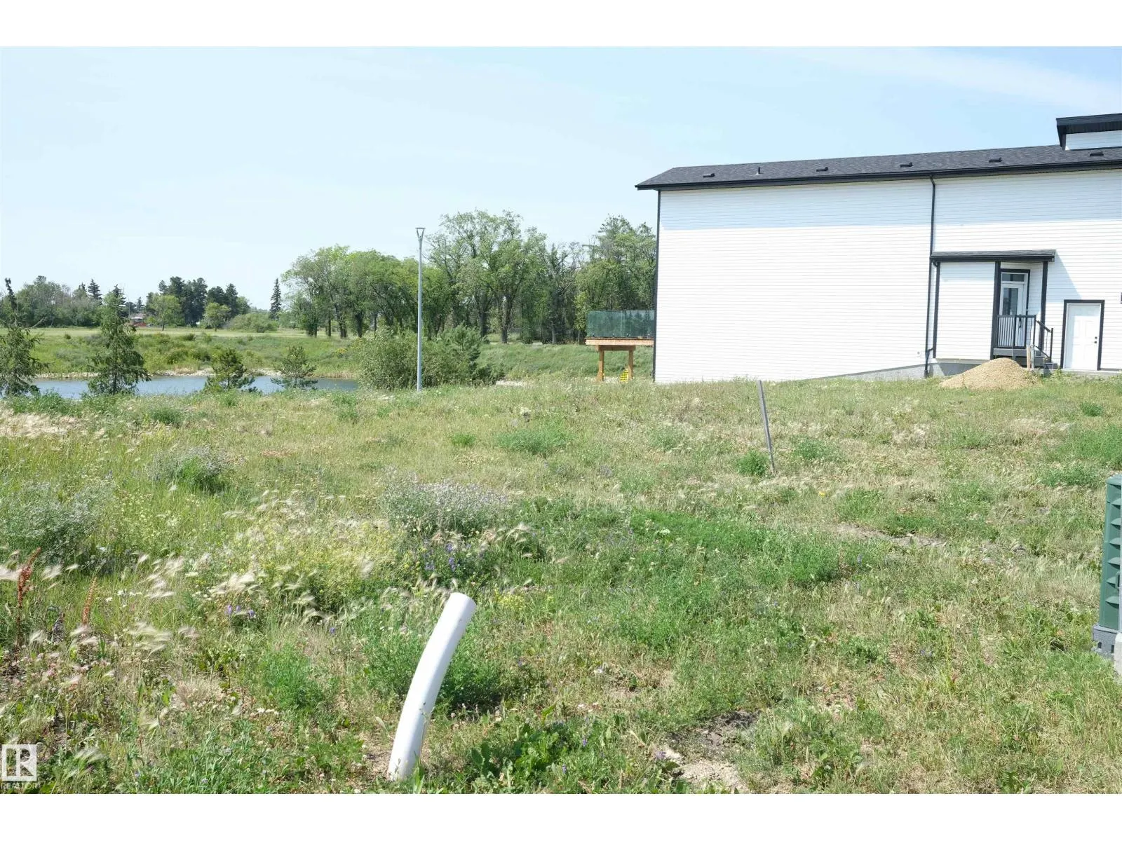 9227 156 AV NW