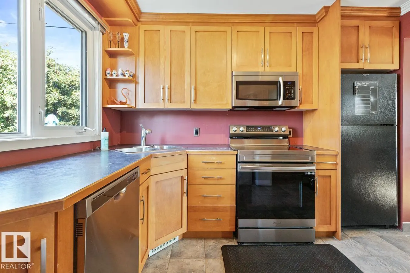 12110 45 ST NW