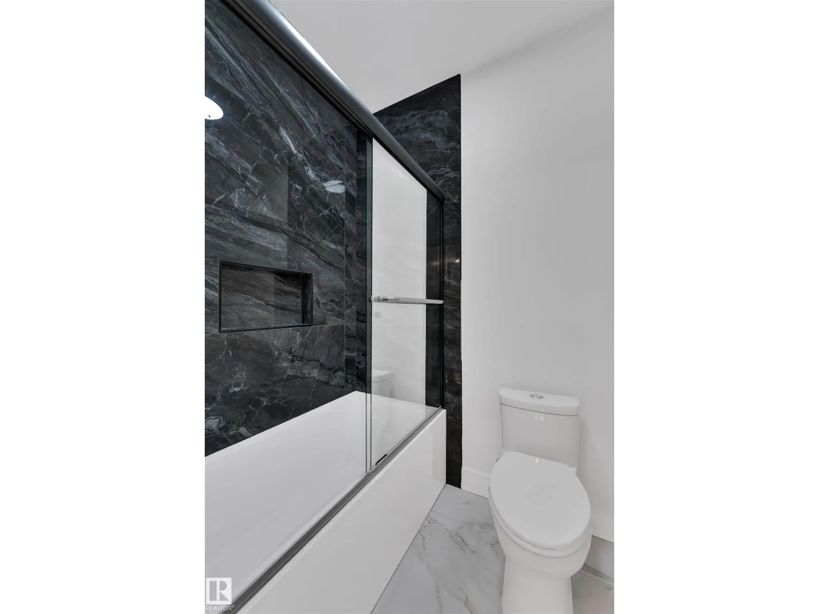 121 29a ST SW