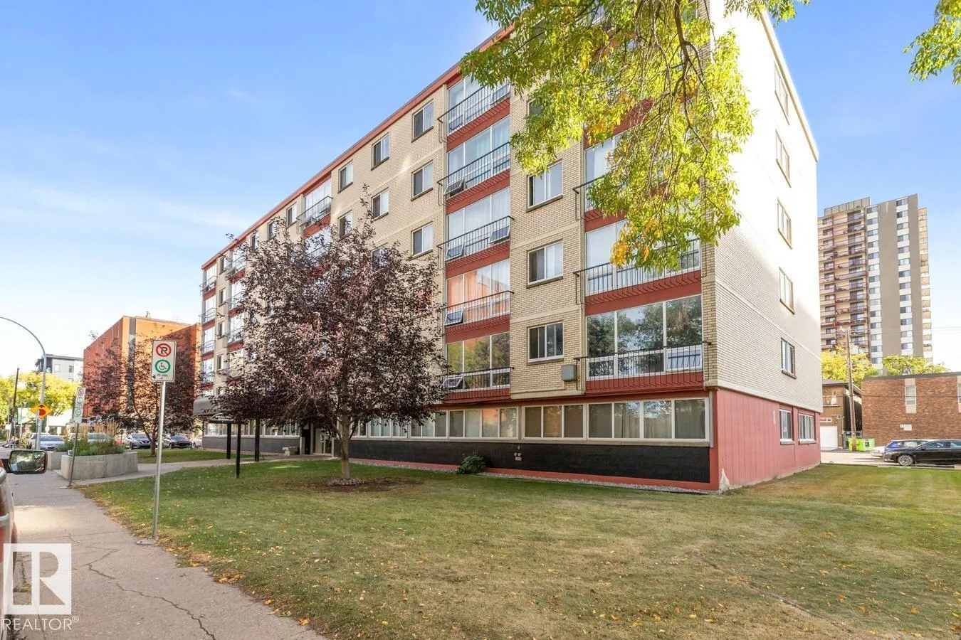 #205 10135 120 ST NW
