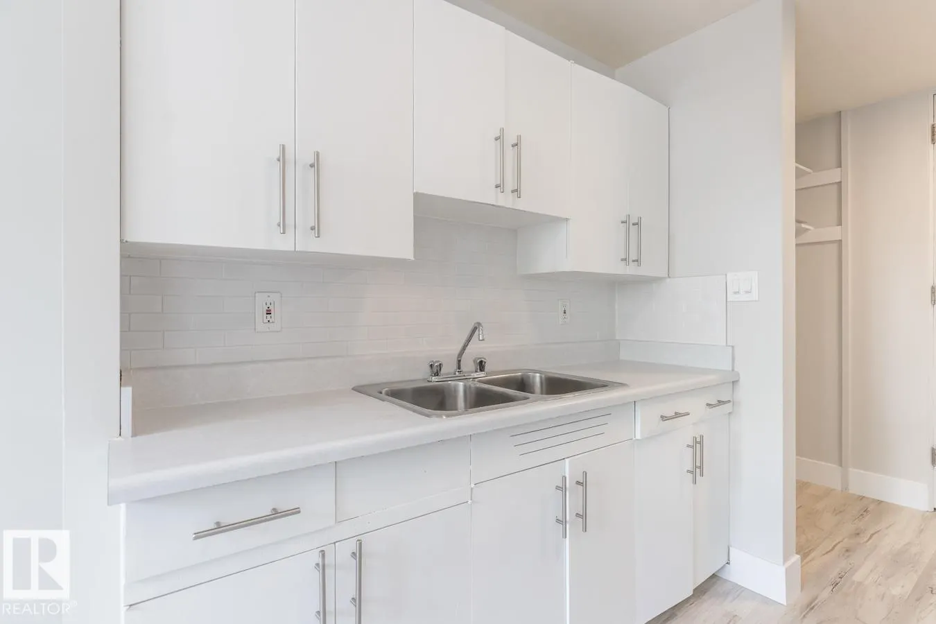 #205 10135 120 ST NW