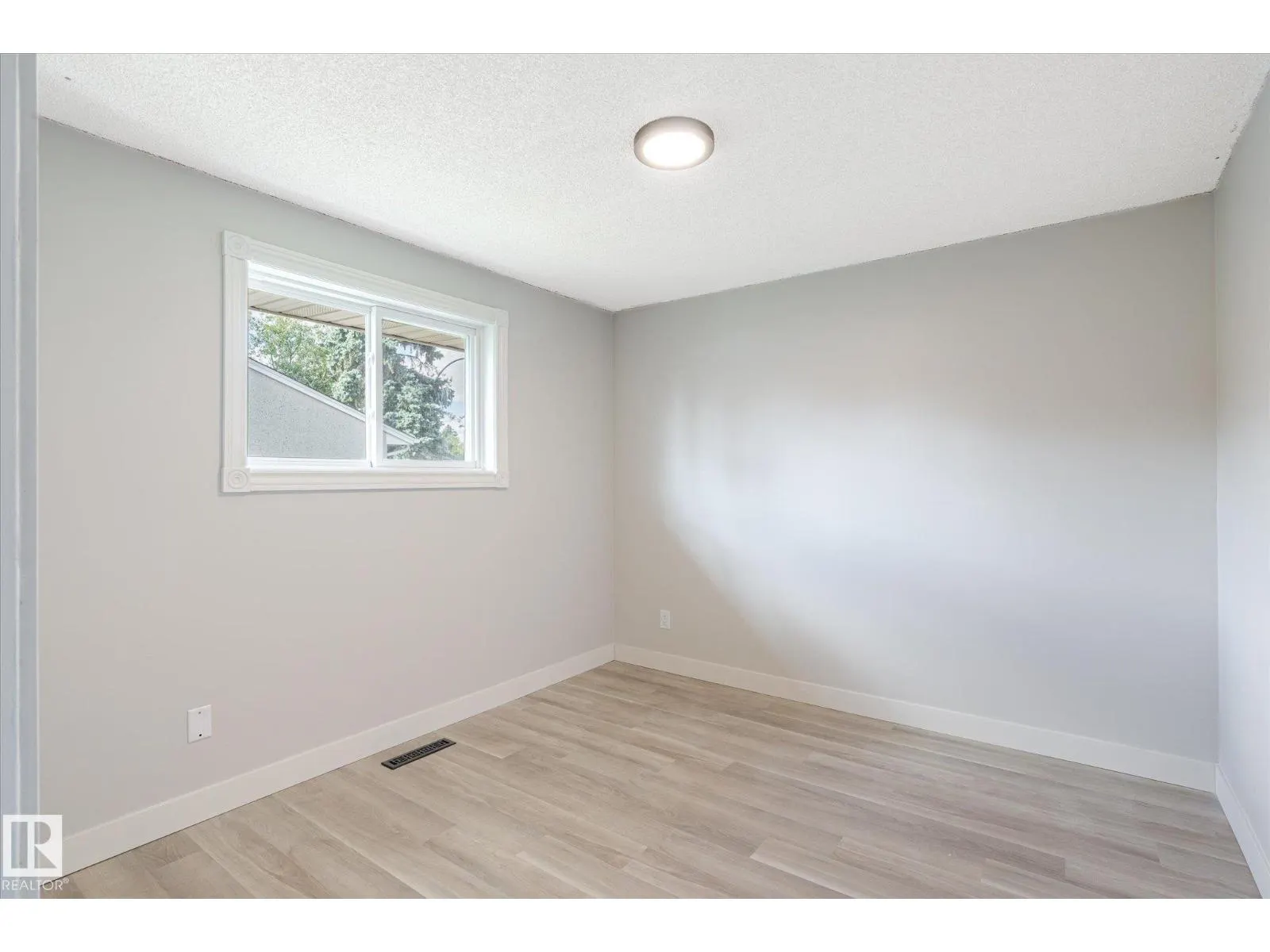13543 139 ST NW