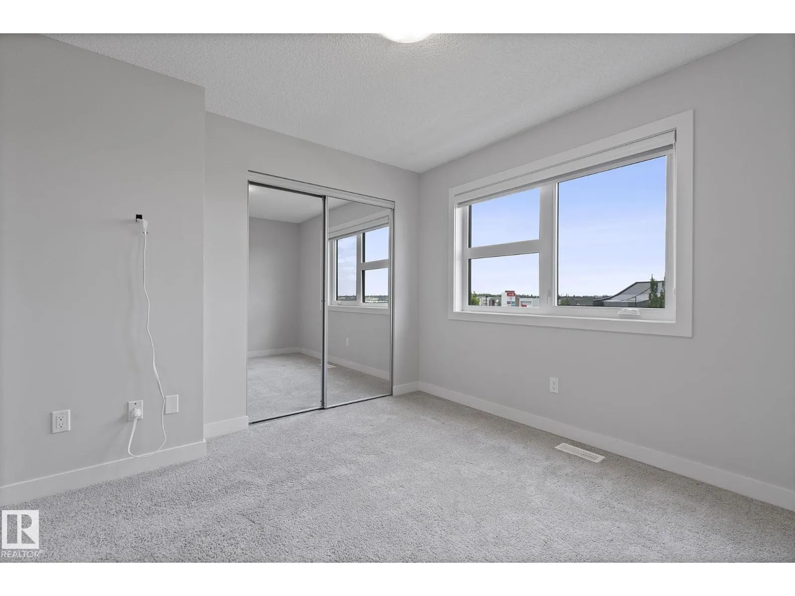 #53 1203 163 ST SW