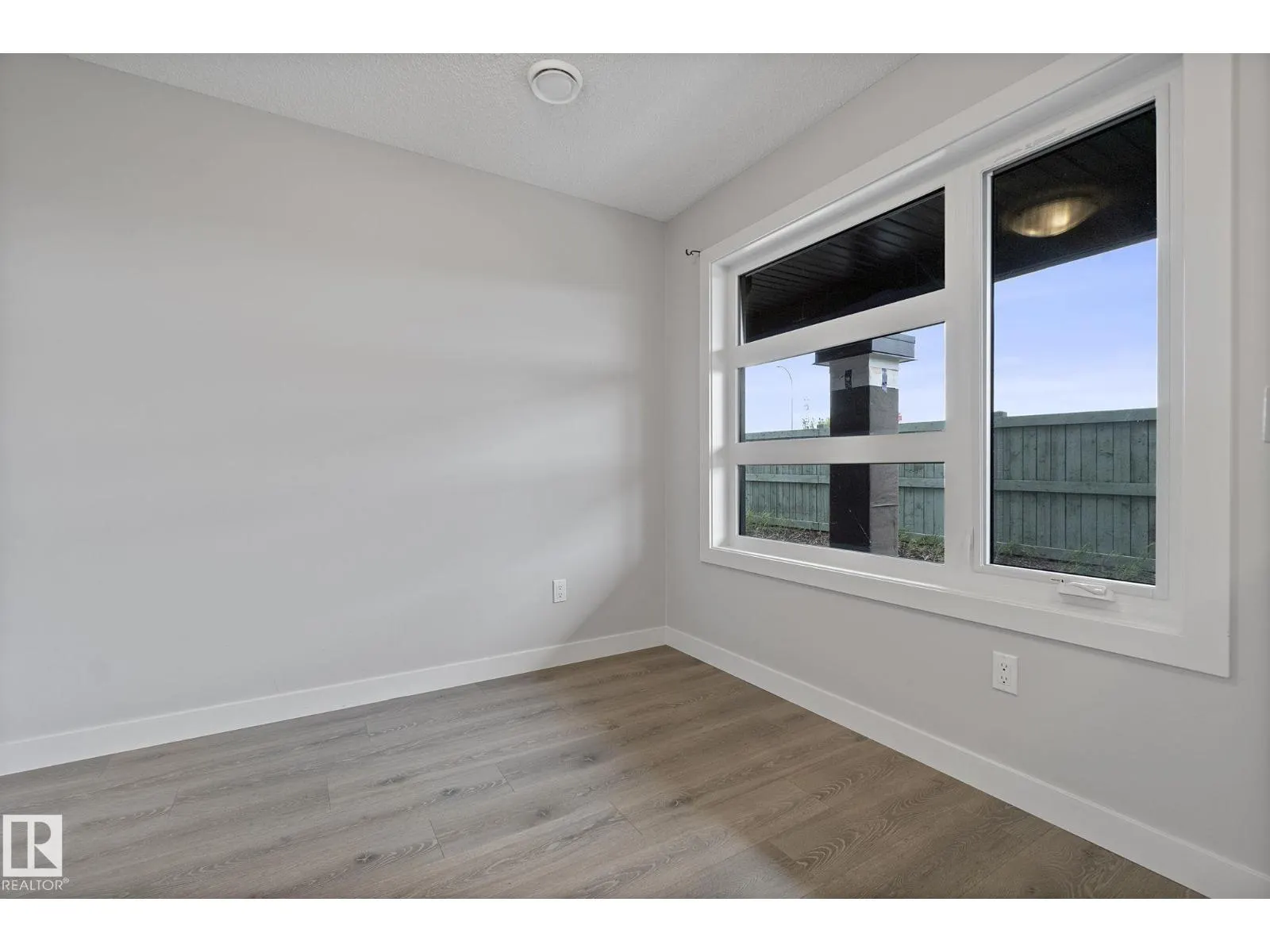 #53 1203 163 ST SW