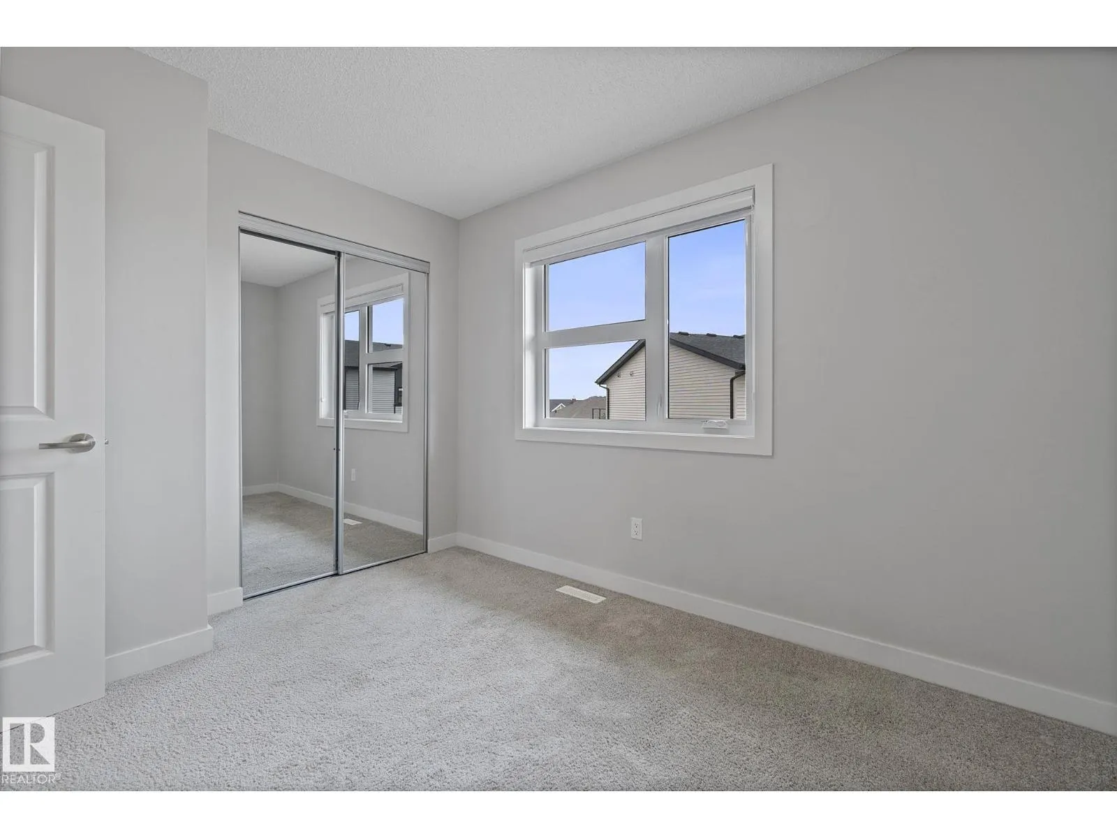 #53 1203 163 ST SW