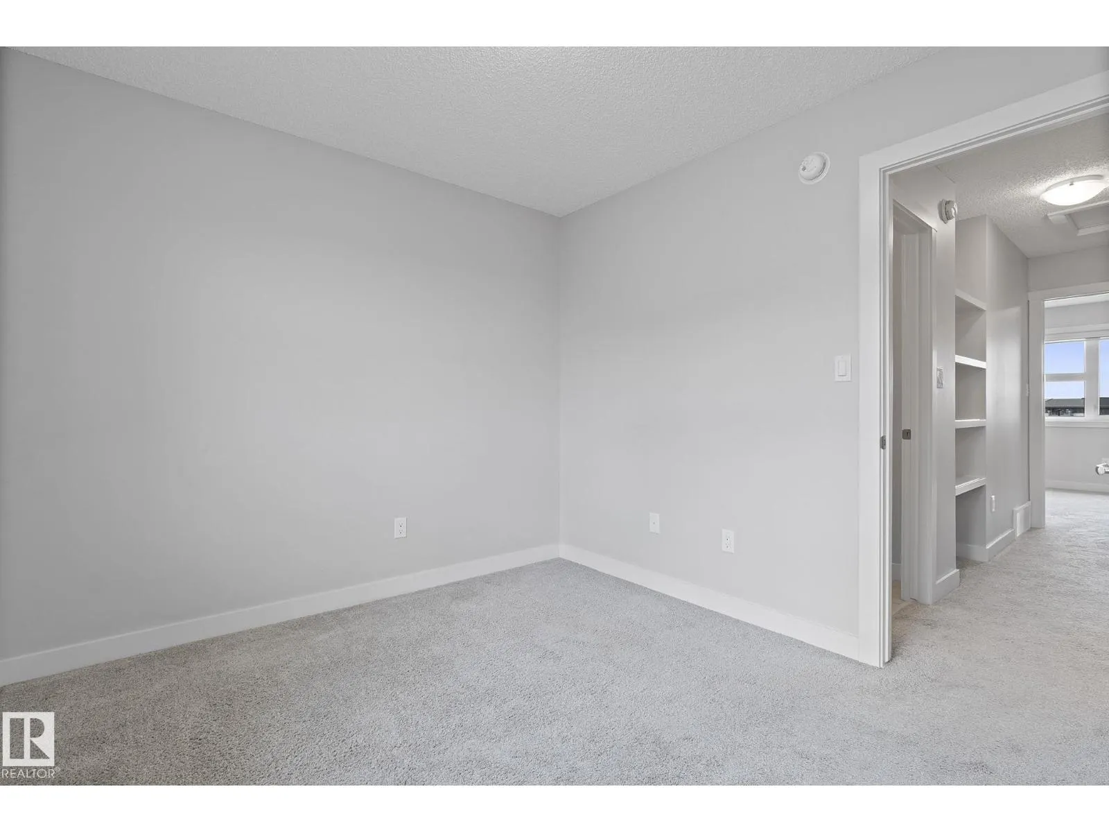 #53 1203 163 ST SW