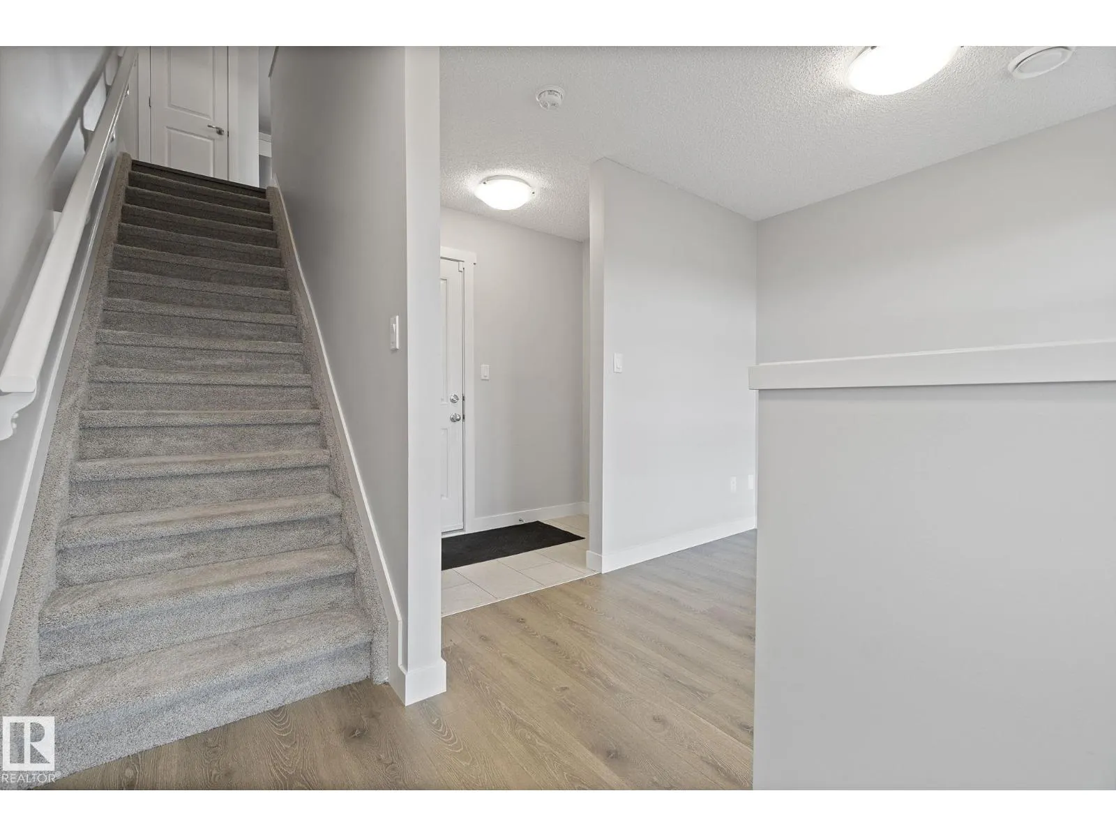 #53 1203 163 ST SW
