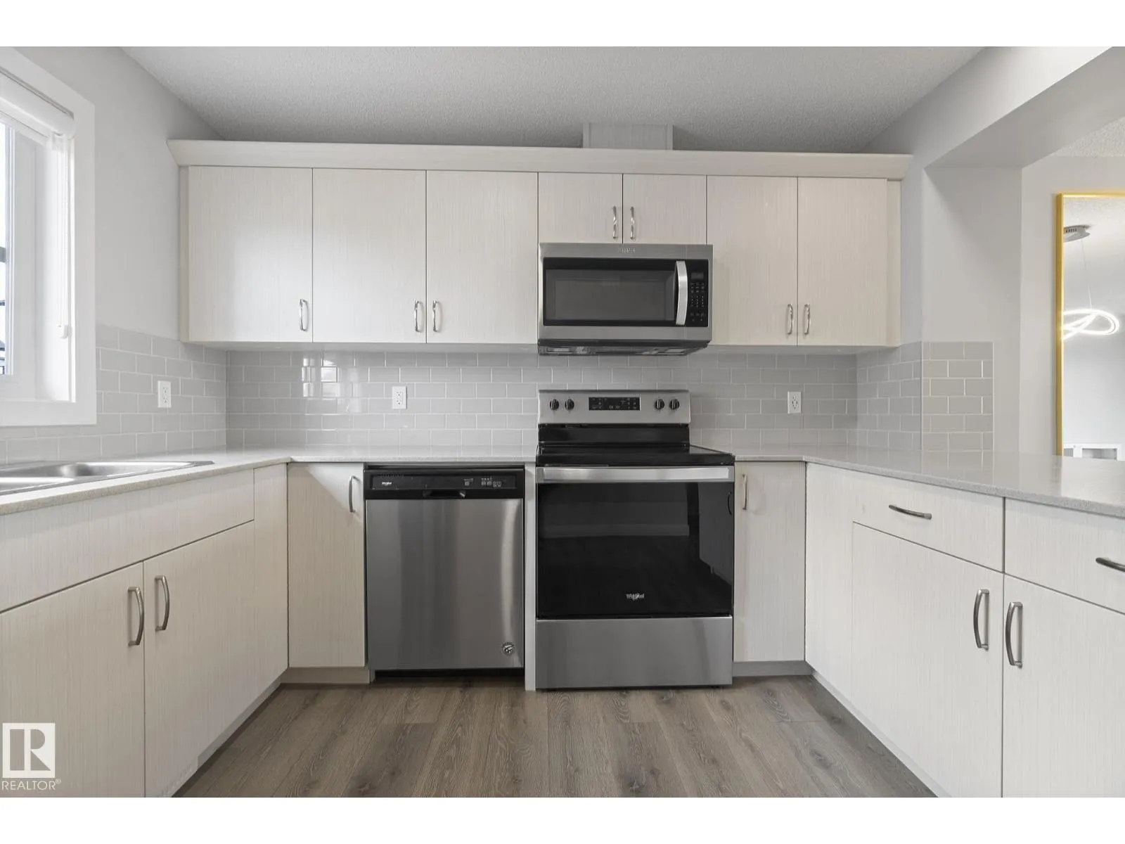 #53 1203 163 ST SW
