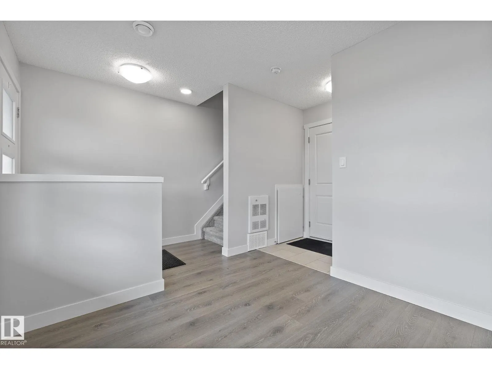 #53 1203 163 ST SW