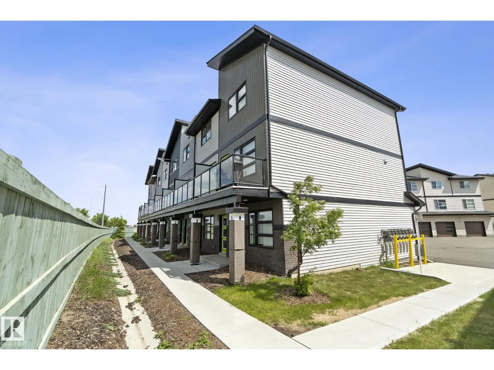 #53 1203 163 ST SW