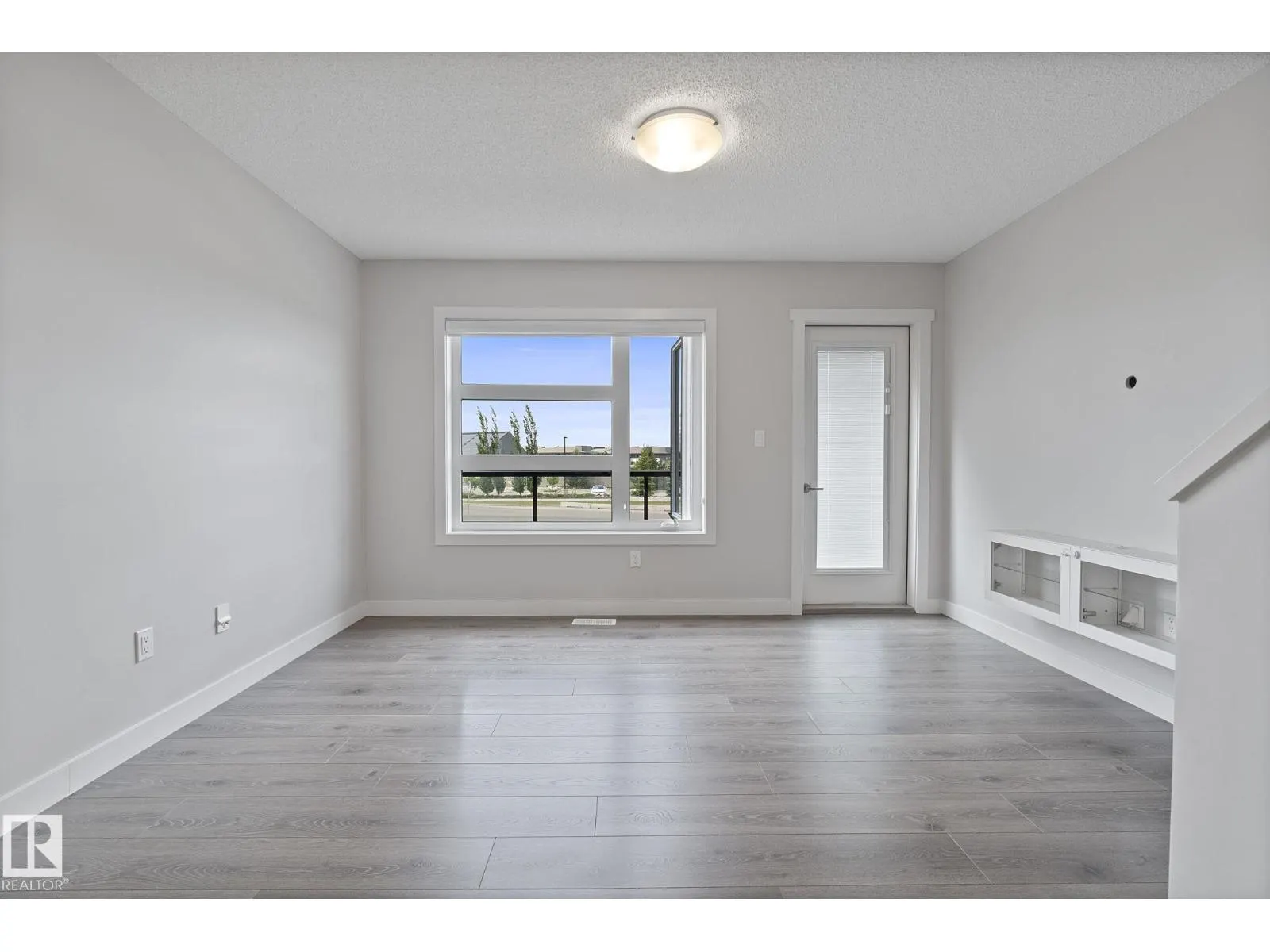 #53 1203 163 ST SW