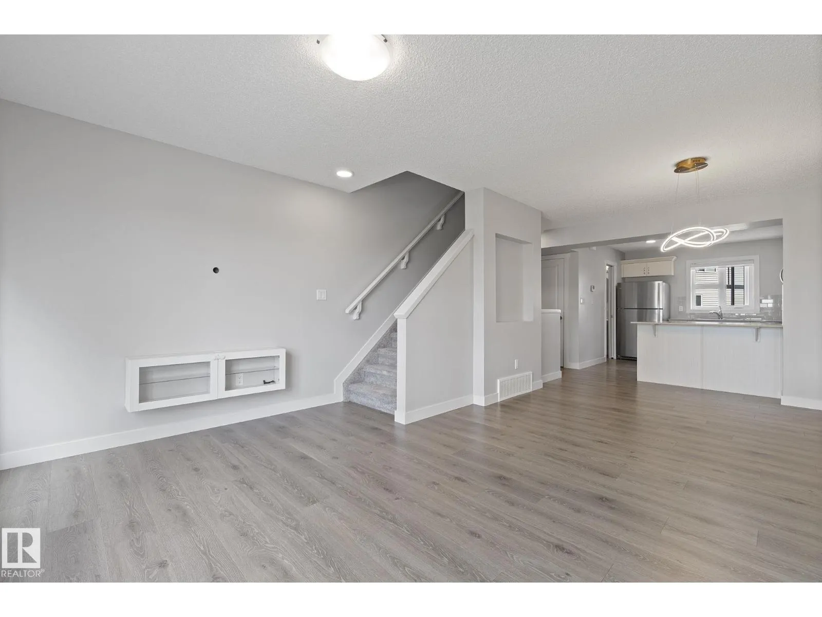 #53 1203 163 ST SW